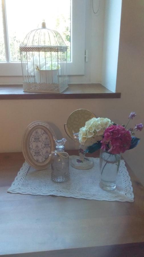 Chambre De Rose - Le Refuge Des Parachutistes - En Bordure Du Marais Neuville-au-Plain 外观 照片