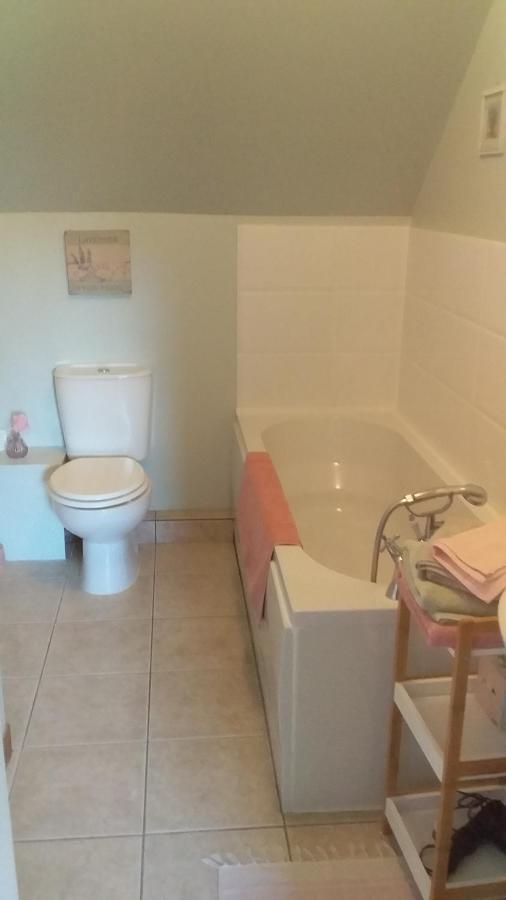 Chambre De Rose - Le Refuge Des Parachutistes - En Bordure Du Marais Neuville-au-Plain 外观 照片