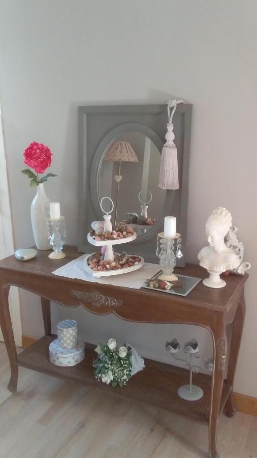 Chambre De Rose - Le Refuge Des Parachutistes - En Bordure Du Marais Neuville-au-Plain 外观 照片