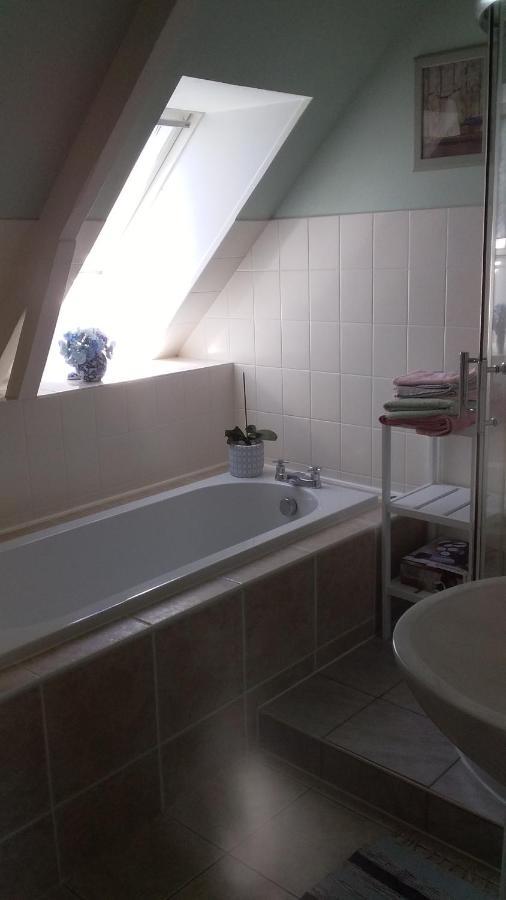 Chambre De Rose - Le Refuge Des Parachutistes - En Bordure Du Marais Neuville-au-Plain 外观 照片