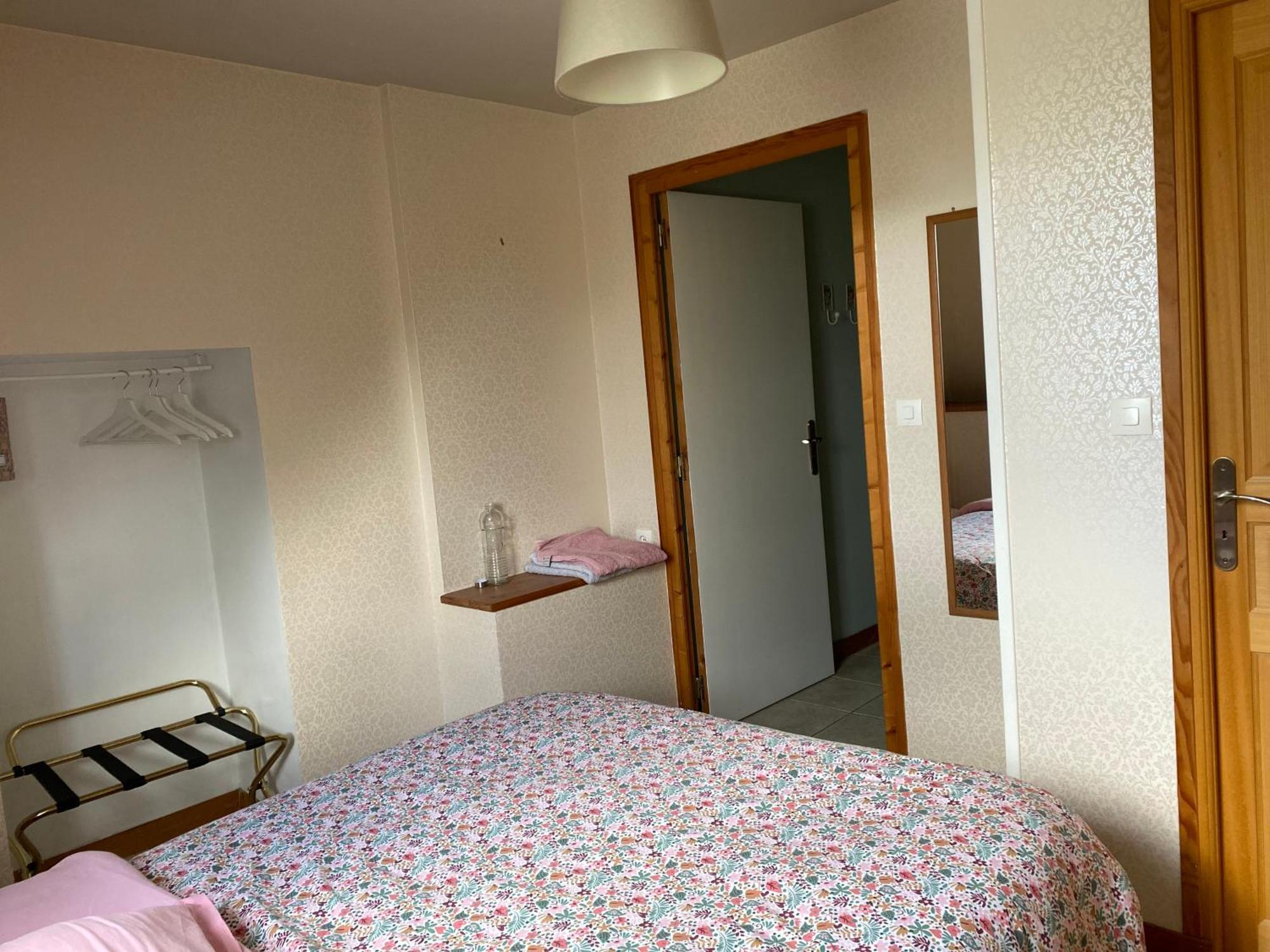 Chambre De Rose - Le Refuge Des Parachutistes - En Bordure Du Marais Neuville-au-Plain 外观 照片