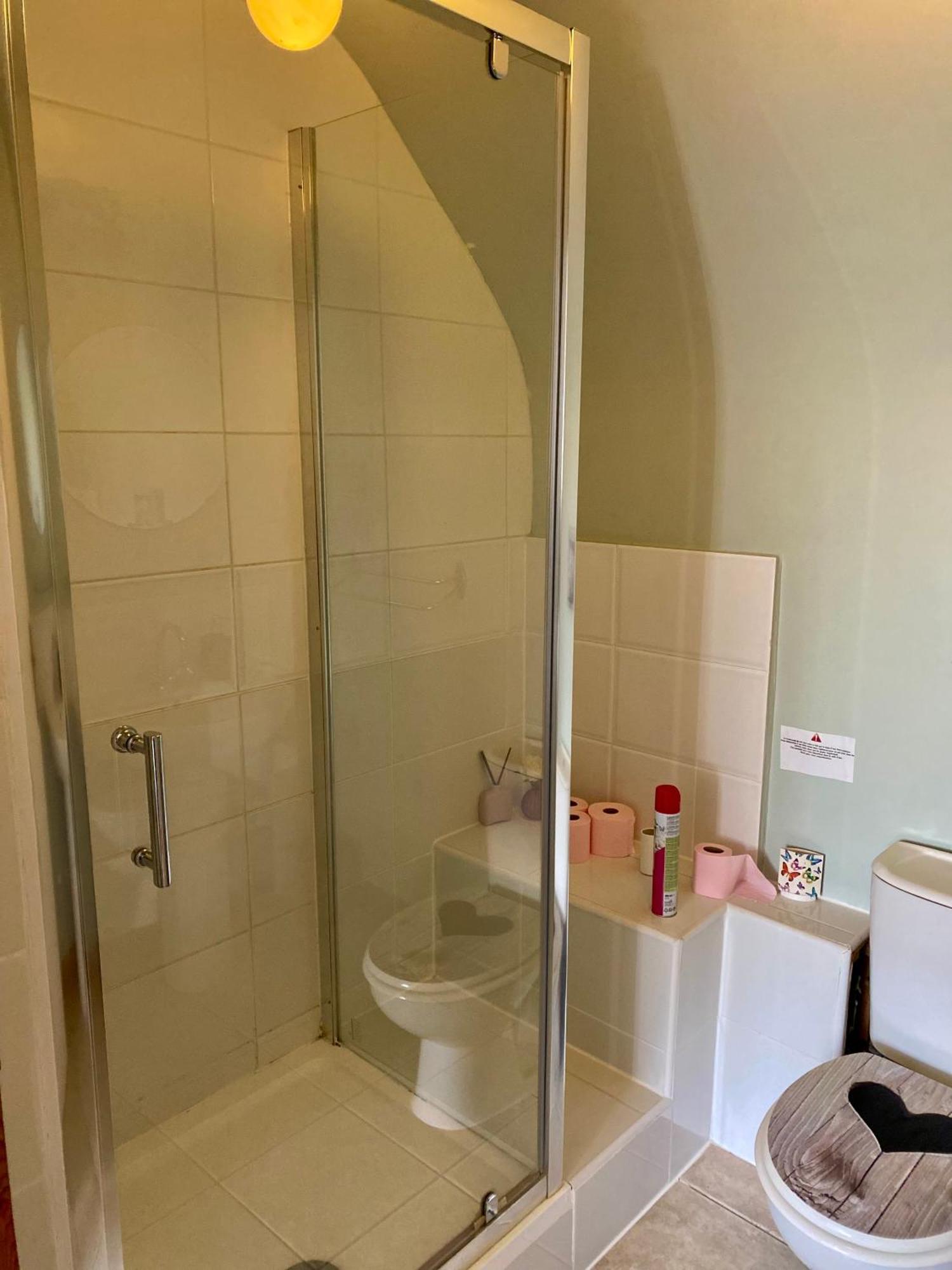 Chambre De Rose - Le Refuge Des Parachutistes - En Bordure Du Marais Neuville-au-Plain 外观 照片